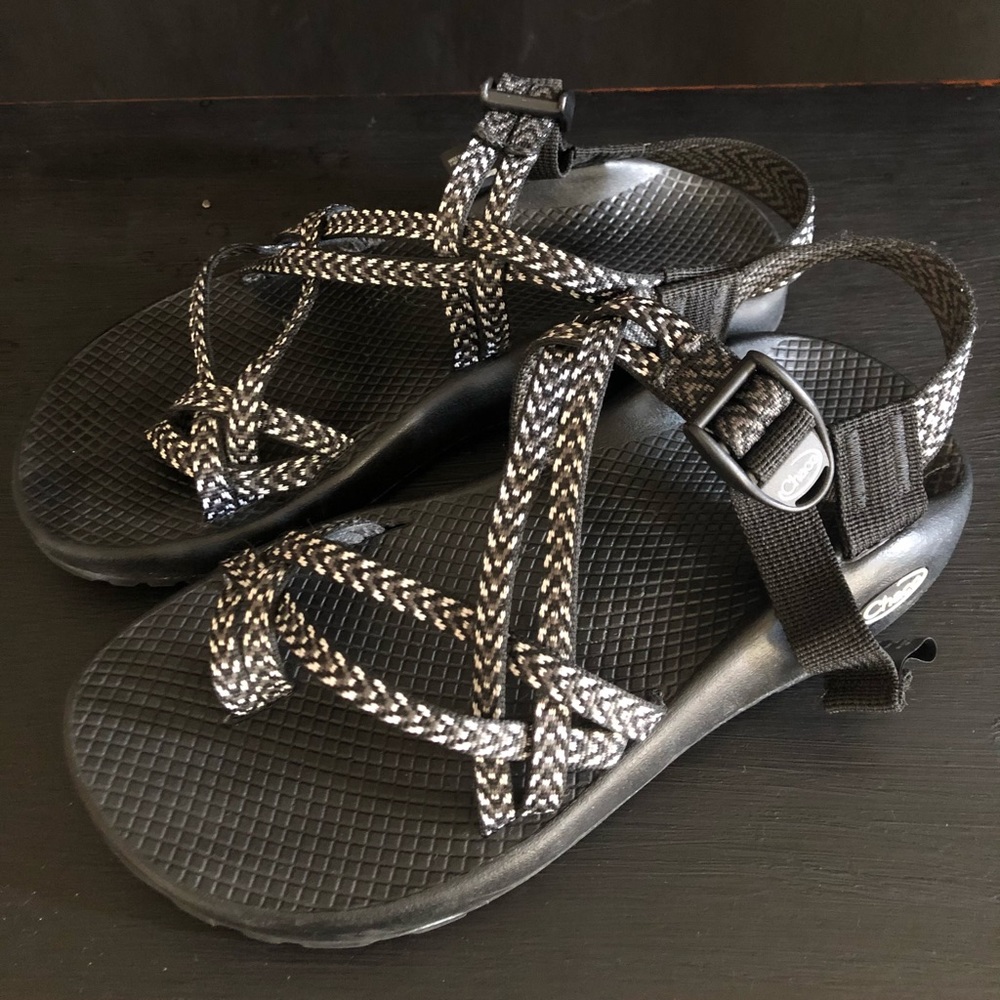 *Like New* Chaco Z Cloud Prong Black Sandals Sz 8